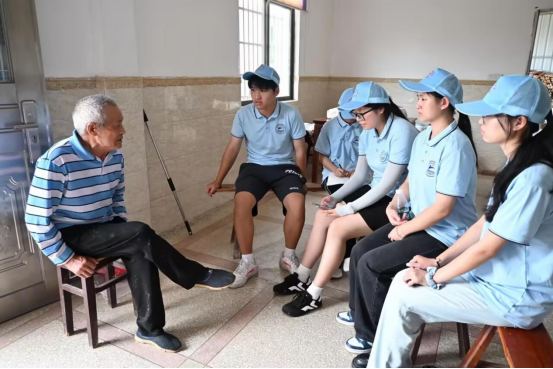 “天当床,地当被”——江西职大学子在老党员故事中同上一堂“大思政课”