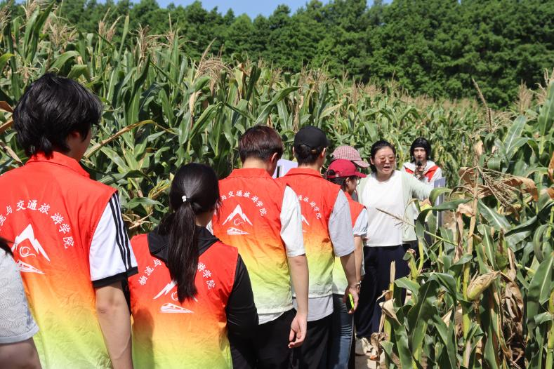 深耕滩韵践初心 双线实干助振兴——江苏财经职业技术学院“手牵手”志愿服务队走进涟水保滩